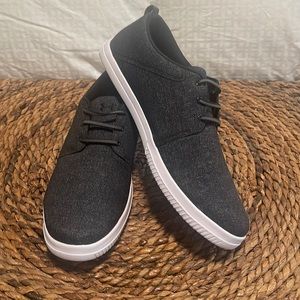 Under Armour Casual Mens Shoes , Size 11.
